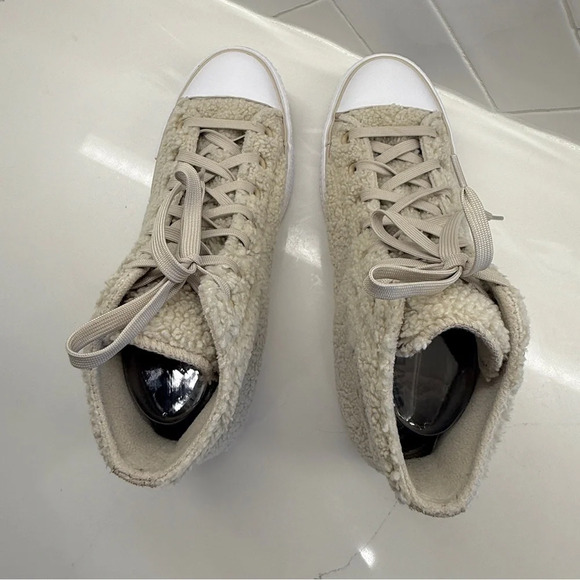 Converse Chuck Taylor All Star Lift Platform Sherpa Shoes Women’s Size 10 Casual - Picture 10 of 16